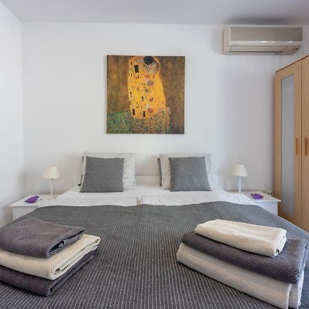 Apartment Vito Njivice Eksteriør billede
